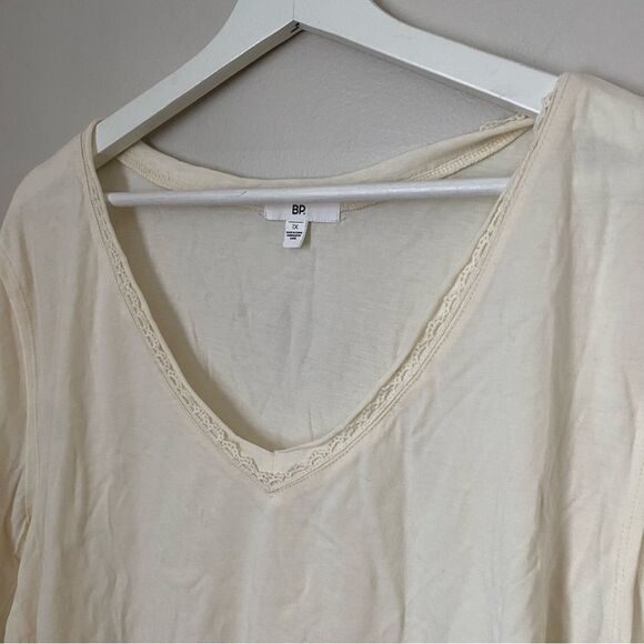 BP T-Shirt Top Off-White Cream Lace Trim Basics Casual V-Neck Neutral Trendy - Picture 2 of 7